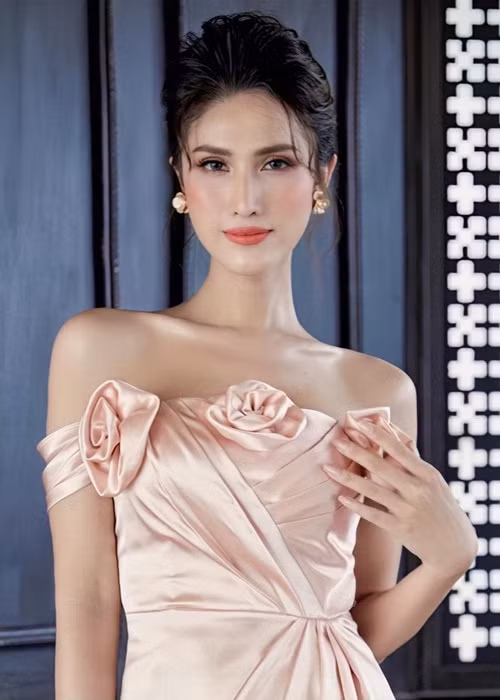 Mới đây, chia sẻ trên Pháp luật và bạn đọc, Hoài Sa tiết lộ, ngày chưa chuyển giới, cô tỏ tình với một bạn nam cùng trường. Tuy nhiên, người này cùng một vài bạn khác miệt thị Hoài Sa và lao vào đánh cô một trận nhừ tử.