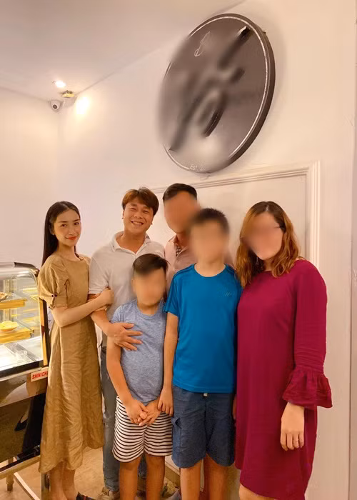 Khi mới hẹn hò, Hòa Minzy đã được lòng gia đình chồng. Đặc biệt, cô được mẹ chồng yêu thương hết mực.