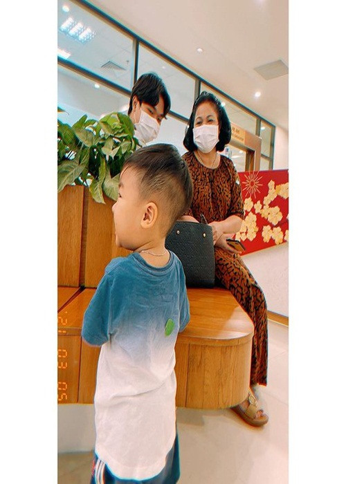 Hòa Minzy từng gửi lời cảm ơn đến mẹ chồng đã luôn thấu hiểu bỏ qua cho sự phức tạp trong ngành nghề của cô.