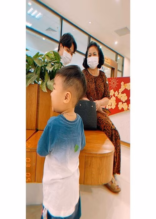 Hòa Minzy từng gửi lời cảm ơn đến mẹ chồng đã luôn thấu hiểu bỏ qua cho sự phức tạp trong ngành nghề của cô.