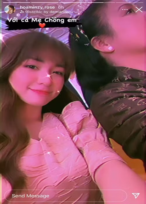 Cách đây không lâu, giọng ca gốc Bắc Ninh khoe cùng mẹ chồng tham gia sự kiện.