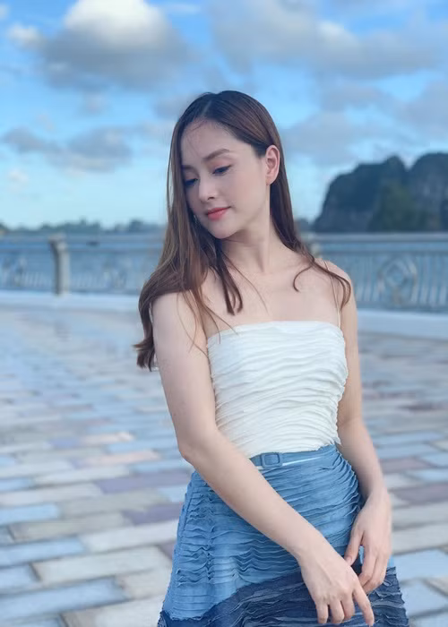 "Có thể cuộc sống của tôi khá chậm và yên ả, nhưng lại dễ thở, dễ cảm nhận những điều giản dị của cuộc sống", Lan Phương cho hay.