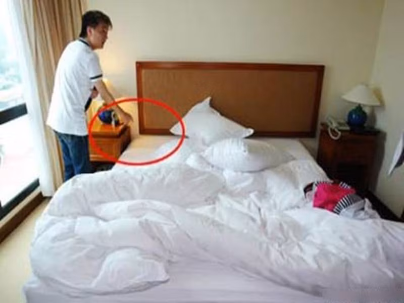 Năm 2009, Đàm Vĩnh Hưng mất cắp tài sản 4,5 tỷ đồng. Cụ thể, khi đang nghỉ tại một khách sạn tại Hà Nội, Mr Đàm phát hiện bị mất 2 chiếc nhẫn vàng gắn kim cương trị giá 200.000 USD, 9.000 USD và 5 triệu đồng.