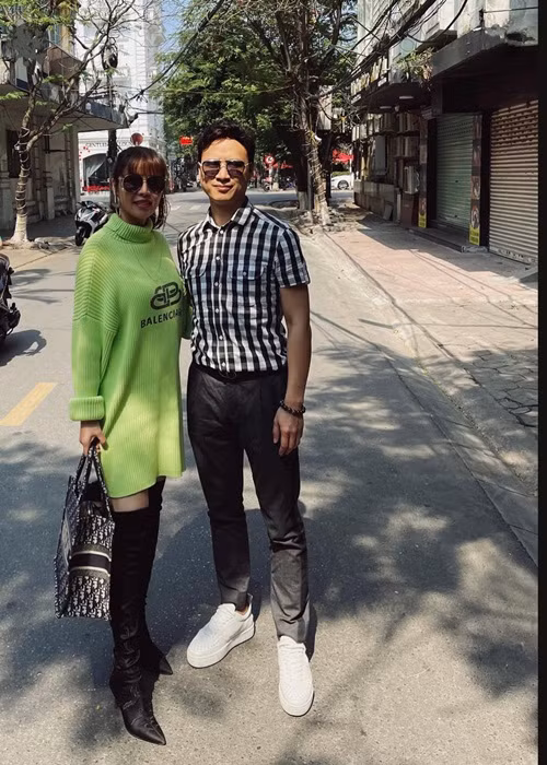 Nửa kia của Quế Vân có vẻ ngoài điển trai.