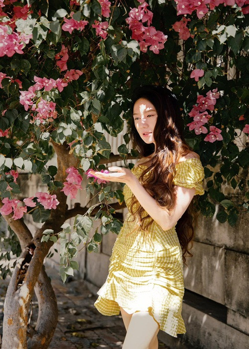 Minh Hà giữ được vóc dáng thon gọn dù từng 4 lần sinh nở.