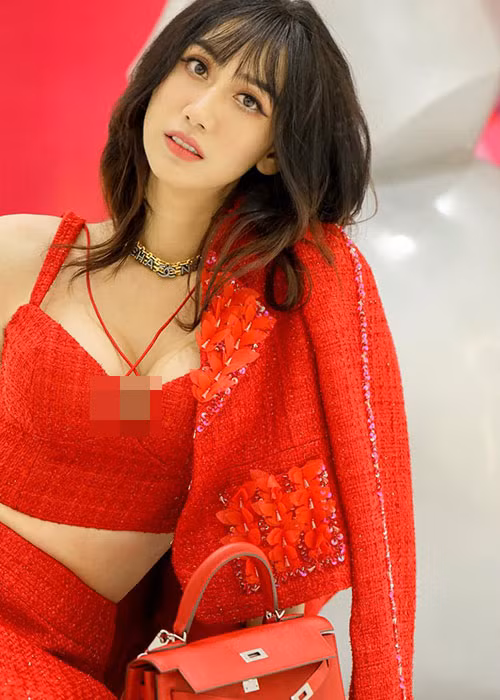 Lynk Lee mặc hở bạo, vòng một căng đầy gây chú ý Lynk Lee mac ho bao, vong mot cang day gay chu y