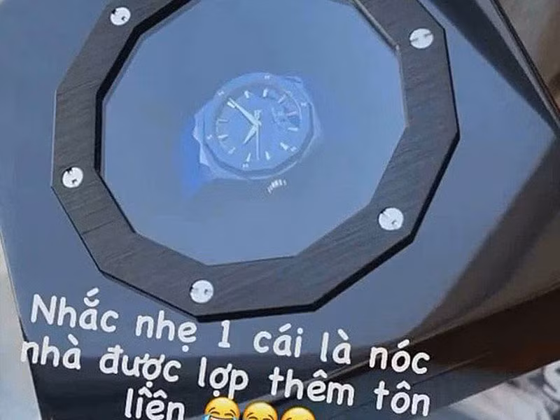 Đàm Thu Trang hài hước khi khoe quà 8/3: "Nhắc nhẹ 1 cái là nóc nhà được lợp thêm tôn liền".