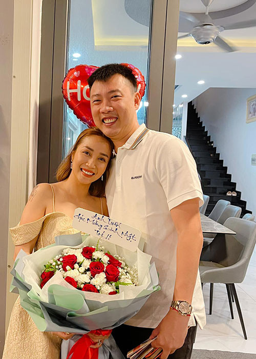 Ốc Thanh Vân cho biết, cô được ông xã tặng đồ hiệu.