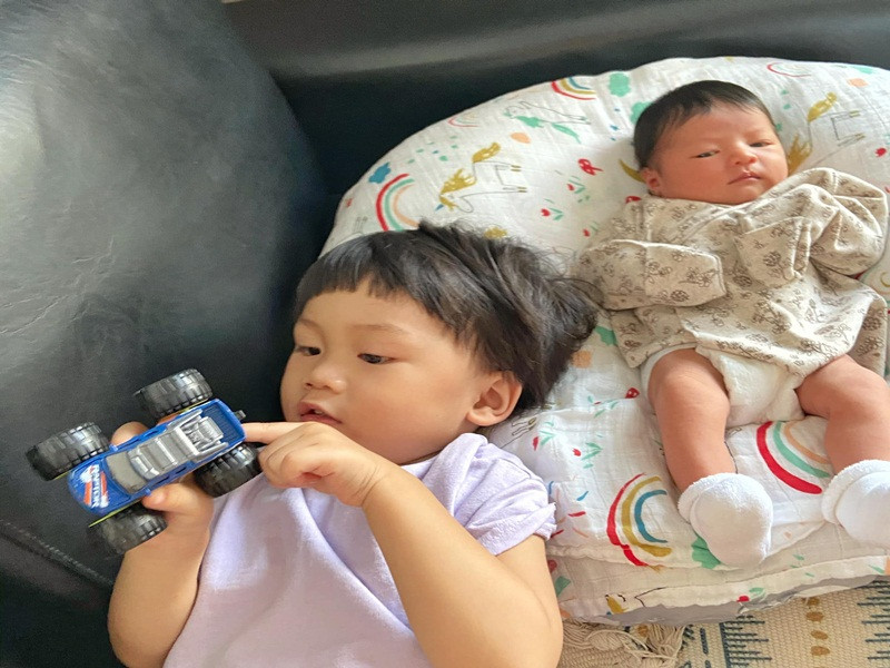 Nam diễn viên khoe hai con kháu khỉnh.