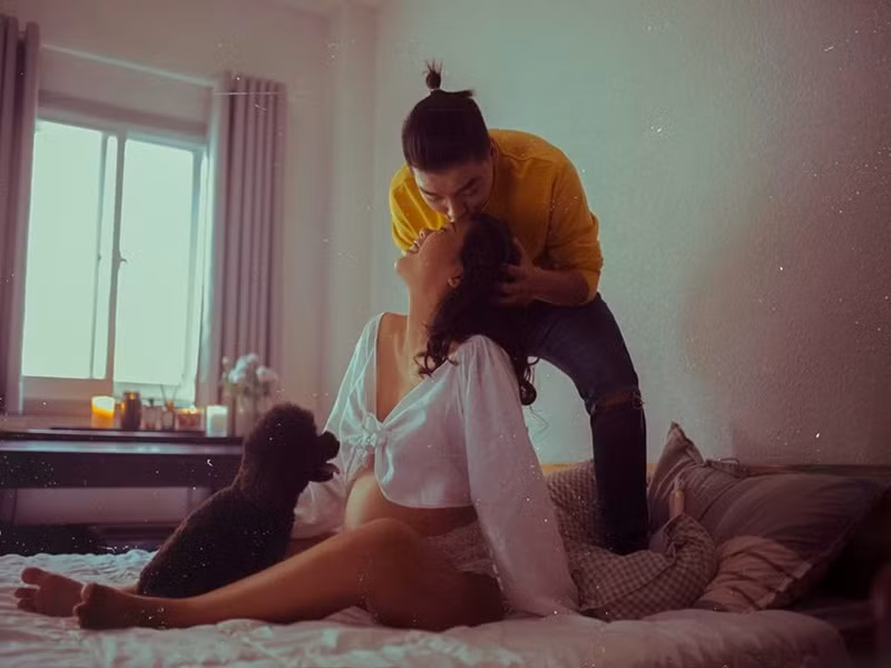 Bà xã của Ngọc Trai mang bầu con trai đầu lòng vào năm 2018. Trong thời gian mang thai kỳ, cô được chồng chăm sóc, động viên. Ngọc Trai thậm chí hạn chế show diễn để giúp đỡ Ngọc Trâm việc nhà. Ảnh: VTC