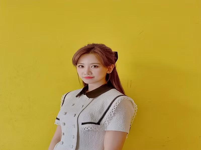 Lớn lên, Hari Won nỗ lực kiếm tiền, không phụ thuộc vào gia đình hay bạn trai. Lúc mới về Việt Nam, bà xã của Trấn Thành đi làm thông dịch viên cho các công ty của Hàn Quốc.