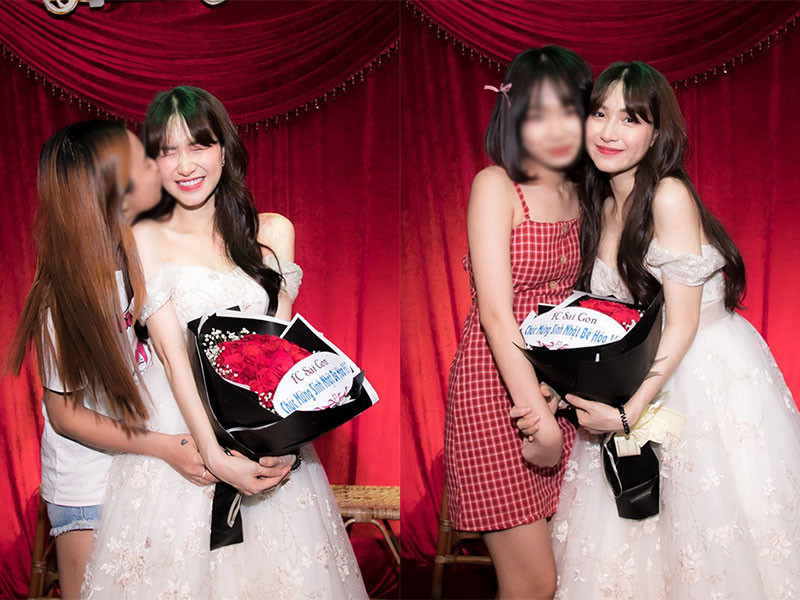 Tuy nhiên, ở một số góc chụp, Hòa Minzy vẫn để lộ vòng 2 lùm lùm. Trong ảnh, giọng ca sinh năm 1995 diện váy công chúa che bụng bầu trong buổi gặp gỡ với người hâm mộ vào tháng 6/2019. Nếu không dùng bó hoa che bụng hoặc khi chụp góc nghiêng, Hòa Minzy để lộ bụng bầu khá lớn.