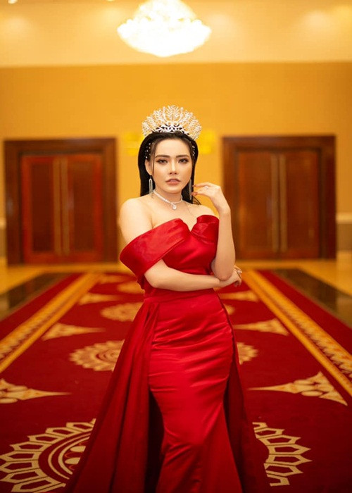 Thông tin Phan Thuyền qua đời ở tuổi 32 sau thời gian bị bệnh trầm cảm nhận được sự quan tâm của nhiều khán giả. Cô đến từ Bến Tre, từng đoạt giải Hoa hậu Đại sứ Nhân ái Bến Tre trong cuộc thi Hoa hậu Đại sứ Nhân ái 2020.