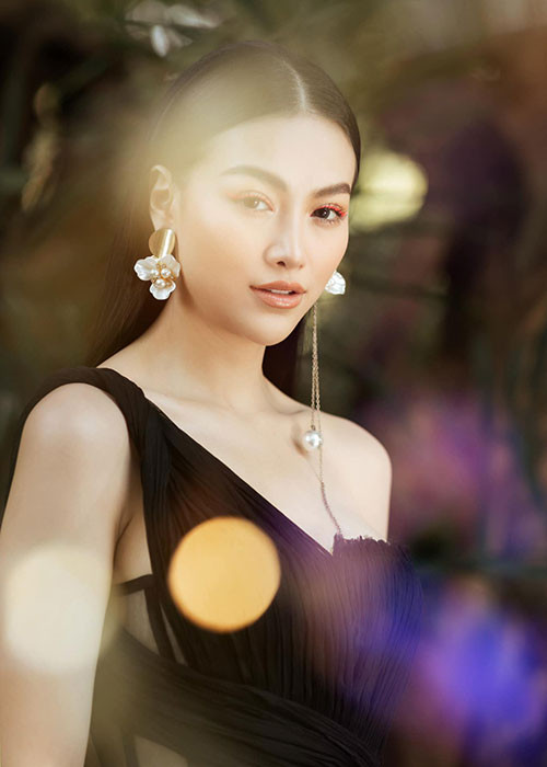 Chân dài chia sẻ, trong thời gian sắp tới, cô sẽ có các dự án cộng đồng, làm các clip về thời trang, làm đẹp, ăn uống và phong cách sống thường nhật.