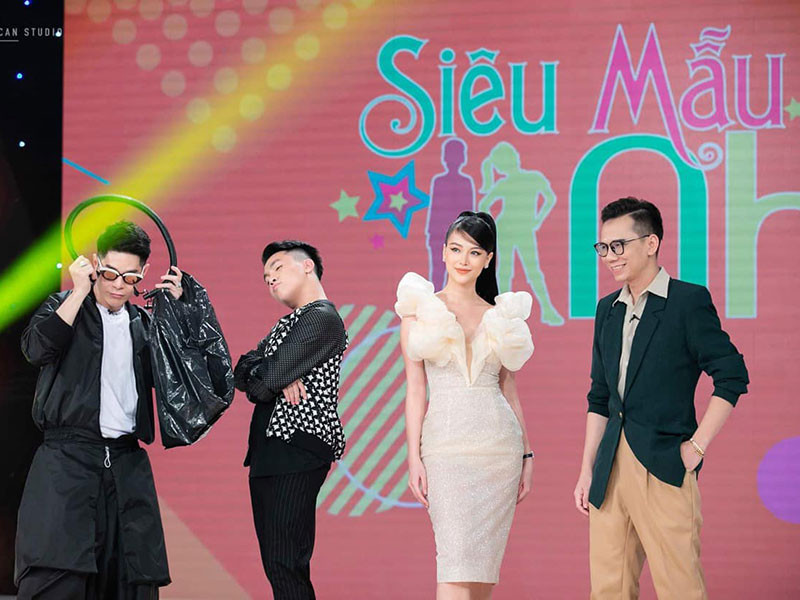 Sau khi đăng quang, Phương Khánh liên tục vướng lùm xùm. Về phần mình, người đẹp bỏ ngoài tai những ý kiến trái chiều để tập trung cho nhiệm kỳ.