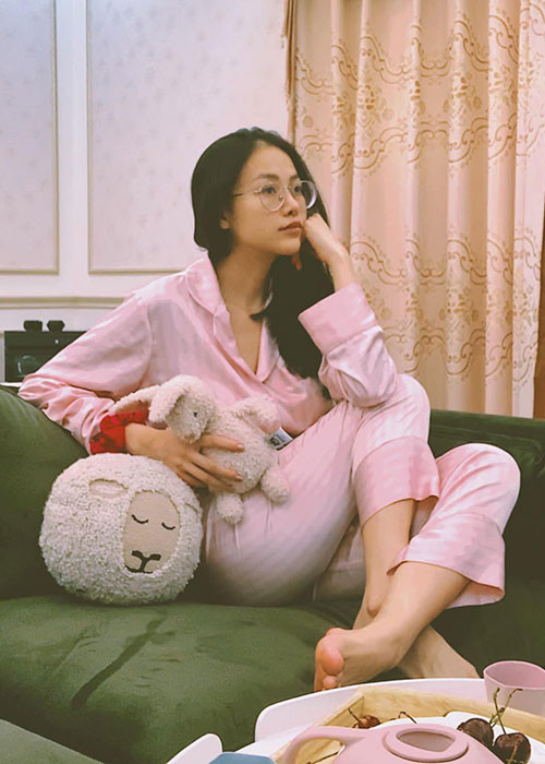 Nàng hoa hậu chia sẻ khoảnh khắc giản dị khi ở nhà.