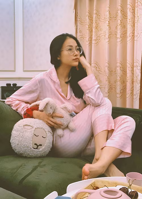 Nàng hoa hậu chia sẻ khoảnh khắc giản dị khi ở nhà.