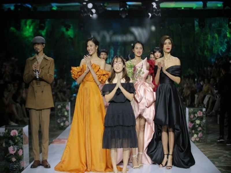 Nhanh chóng, Á hậu 1 cuộc thi Hoa hậu Hoàn vũ Việt Nam 2017 phân trần về hành động với Đen Vâu. Ảnh: Yan