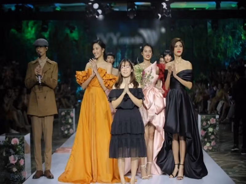 Nhanh chóng, Á hậu 1 cuộc thi Hoa hậu Hoàn vũ Việt Nam 2017 phân trần về hành động với Đen Vâu. Ảnh: Yan