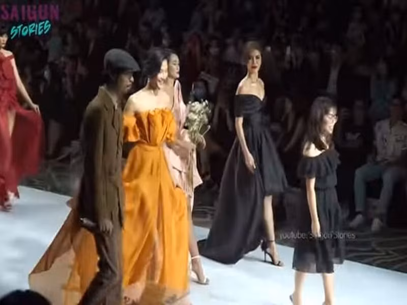 Một số cư dân mạng đặt nghi vấn Hoàng Thùy cố tình muốn chiếm sóng khi kéo tay nam rapper.