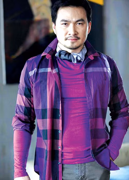 Năm 2014, trong talkshow “Lần đầu tôi kể”, Chi Bảo thừa nhận anh không mang lại hạnh phúc cho Thái Giang. Nam diễn viên chia sẻ, anh thường xuyên đi xa nhà, tình tứ với bạn diễn và không có thu nhập ổn định nên cuộc sống của vợ chồng luôn bấp bênh. Ảnh: Elle