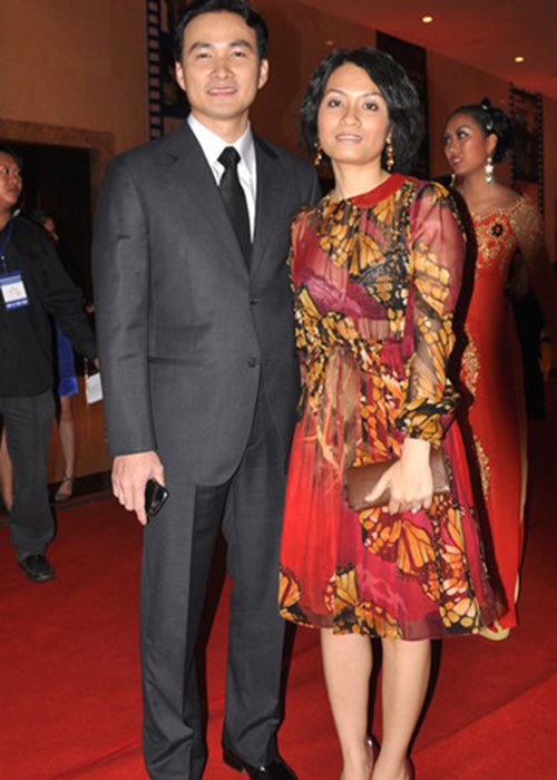 Người vợ cũ thứ hai của Chi Bảo là Hồng Loan. Ngày tình cảm còn mặn nồng, cả hai cùng nhau chia sẻ những sở thích, buồn vui trong cuộc sống. Trên báo chí, Chi Bảo luôn cho biết, Hồng Loan là hậu phương vững chắc. Ảnh: VTC