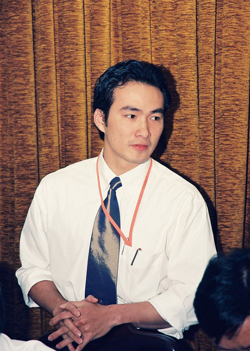 Trước khi đến với Thùy Chang, Chi Bảo đã qua 2 lần đò. Cách đây nhiều năm, anh kết hôn với nữ tiếp viên hàng không người Hà Nội tên Thái Giang. Chỉ sau một thời gian ngắn chung sống, Chi Bảo và Thái Giang quyết định ly hôn vì mâu thuẫn chồng chất. Ảnh: Người lao động