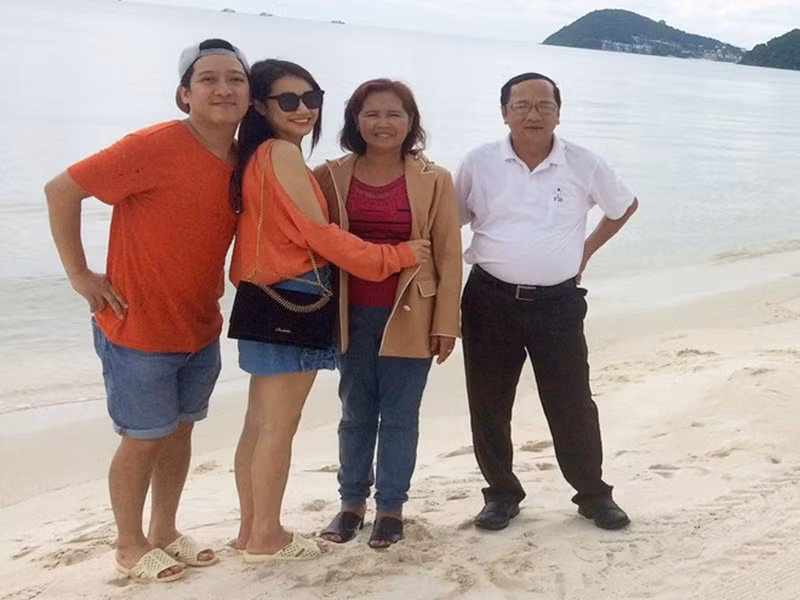 Trong showbiz Việt, không chỉ Trấn Thành, Trường Giang cũng được lòng gia đình vợ.