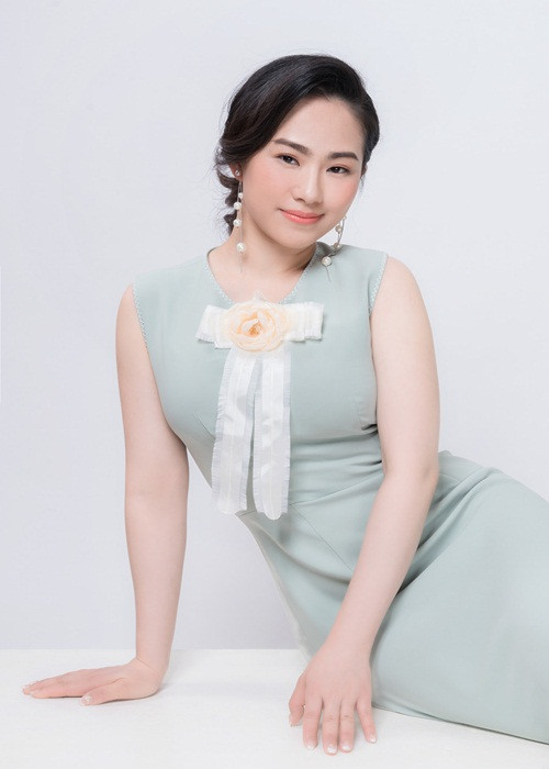 Sau ồn ào tình cảm với Khánh Đơn, Lương Bích Hữu rất kín tiếng. Nữ ca sĩ không tiết lộ bất kì hình ảnh nào của con gái hay nhắc đến tên Khánh Đơn hoặc chia sẻ về mối quan hệ tình cảm.