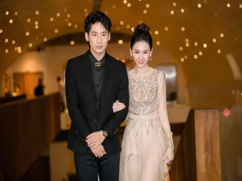 Sau “Anh cứ đi đi”, Tuấn Trần có cơ hội đóng chung với Hari Won trong web drama “Thiên ý”, “Gia đình mén”. Nam diễn viên cho biết, sau "Thiên ý", anh được quản lý của Hari Won nhận vào công ty. Ảnh: Dân Việt