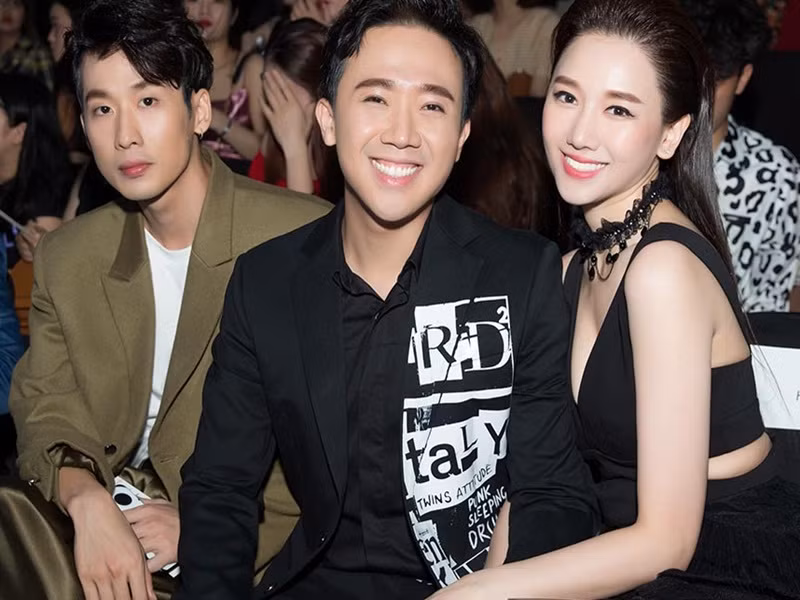 "Bố già' Trấn Thành chia sẻ trên VTV: "Bạn ấy có được kho tàng về cảm xúc mà nếu không được khai quật thì rất khó phơi bày. Với tôi, ngôi sao là phải luôn có được những khoảnh khắc thần kỳ trong nghề nghiệp của mình, diễn viên cũng vậy. Có những phân cảnh mà không hiểu ai nhập khiến người diễn viên diễn được như vậy và Tuấn có được năng lượng đó". Ảnh: Dân Việt