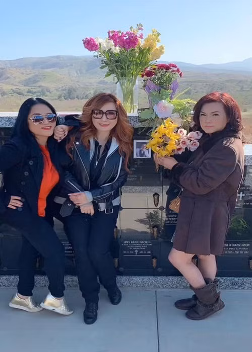 Bạn bè, đồng nghiệp luôn động viên Phương Loan từ khi nghệ sĩ Chí Tài qua đời.