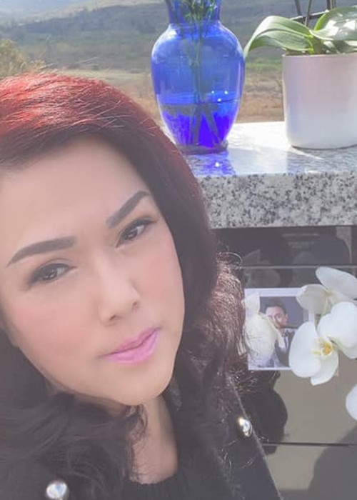 Trong 100 ngày qua, ca sĩ Phương Loan tới viếng chồng vào mỗi cuối tuần. Theo Don Hồ, dù nắng hay mưa, Phương Loan đều đến nơi an nghỉ của nghệ sĩ Chí Tài.