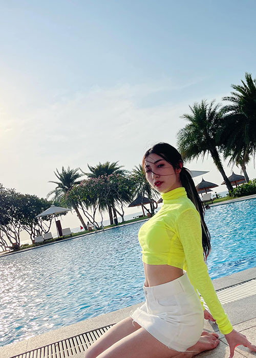 Người hâm mộ hy vọng ca sĩ Khổng Tú Quỳnh sẽ sớm tìm được bến đỗ bình yên sau cuộc tình 8 năm với Ngô Kiến Huy.