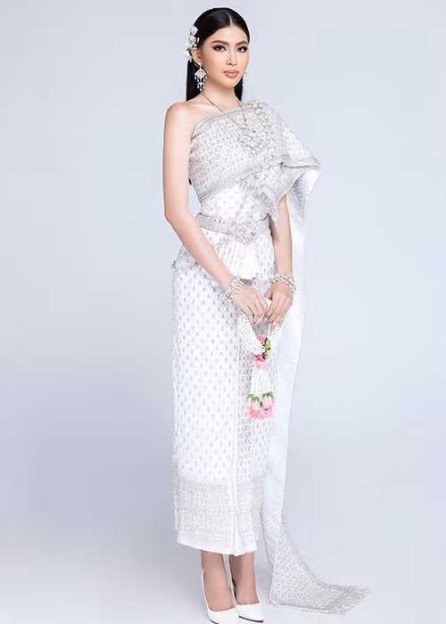 Ngọc Thảo cùng các đại diện khác đã trải qua những thử thách thú vị từ ban tổ chức như tự quay clip giới thiệu, ăn đồ Thái trong vòng 2 phút và mới đây là “Diện trang phục Thái Lan”.