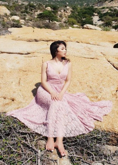 Ngoài ra ca hát, Hà Thanh Xuân còn đóng phim “Anh em nhà bác sĩ", “Mẹ và con trai".