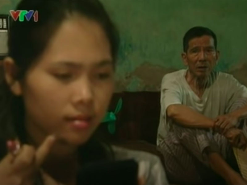 Nghệ sĩ Trần Hạnh đoạt một số giải thưởng như giải Nam diễn viên xuất sắc nhất trong phim “Nước mắt đàn bà” tại Liên hoan Phim Việt Nam năm 1996, được vinh danh ở hạng mục Giải thưởng Cống hiến cho vai diễn trong phim “Ngõ lỗ thủng” tại Liên hoan Truyền hình toàn quốc năm 2010. Ảnh: VOV