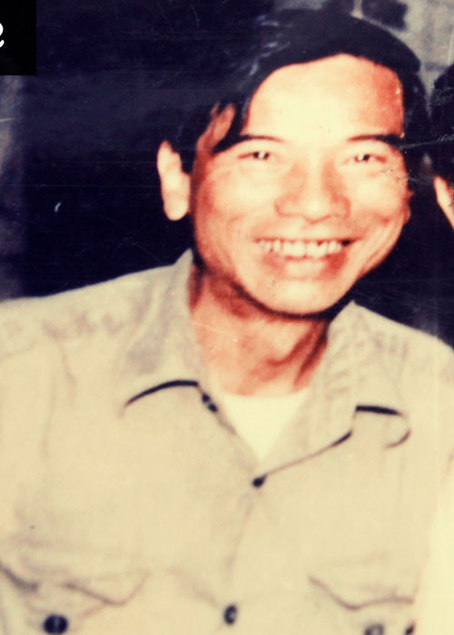 “Vai sân khấu của tôi thì nhiều nhưng vai lớn đầu tiên là vai Nguyễn Trãi đấy. Tôi tìm hiểu kỹ về cụ, đọc tài liệu, tìm hiểu rồi tập đi tập lại, có những cảnh làm việc đến đêm cơ”, nghệ sĩ Trần Hạnh chia sẻ. Ảnh: Tiền Phong