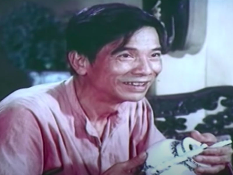 Nghệ sĩ Trần Hạnh còn đóng phim. Ông vào vai bố An trong “Chuyện cổ tích cho tuổi 17”, ông Cơ trong “Tướng về hưu”, ông Khiển trong “Người cầu may”, Đại tá Sinh trong “Núi rừng yên ả”, bố Lực trong “Cỏ lau”, bố Giang Minh Sài trong “Thời xa vắng”, người ông trong “Cha cõng con”, Bí thư đảng ủy trong phim “Làng nổi”, bố Mai trong phim “Hãy tha thứ cho em”. Ảnh: VOV