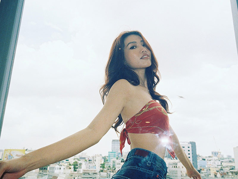 So với thời điểm mới vào showbiz, Quỳnh Châu xinh đẹp, gợi cảm hơn. Đáng chú ý, vòng một vốn khiêm tốn của cô trở nên đầy đặn hơn.