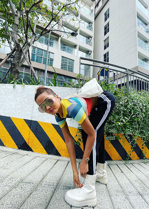 H'hen Niê chăm chỉ chạy bộ để giảm cân trong khi phòng tập đóng cửa.