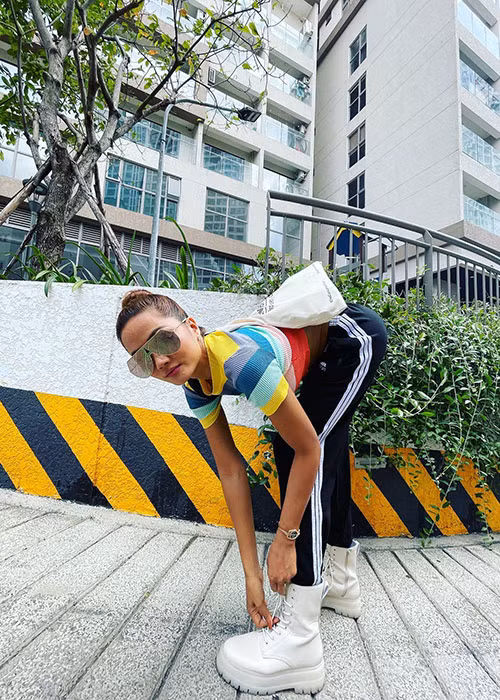 H'hen Niê chăm chỉ chạy bộ để giảm cân trong khi phòng tập đóng cửa.