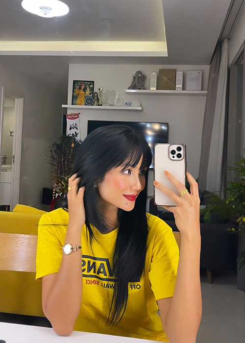 H'hen Niê hiện bận rộn với công việc ở TP HCM sau kỳ nghỉ Tết bên gia đình tại quê nhà Đắk Lắk.