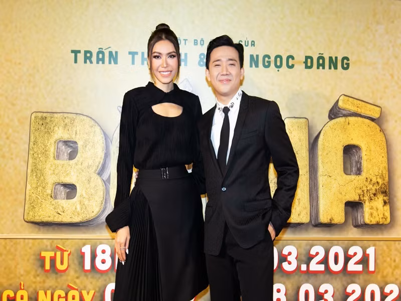 Tham gia diễn xuất trong bộ phim "Bố già" đang gây bão phòng vé, siêu mẫu Minh Tú nhận được sự chú ý của không ít khán giả.