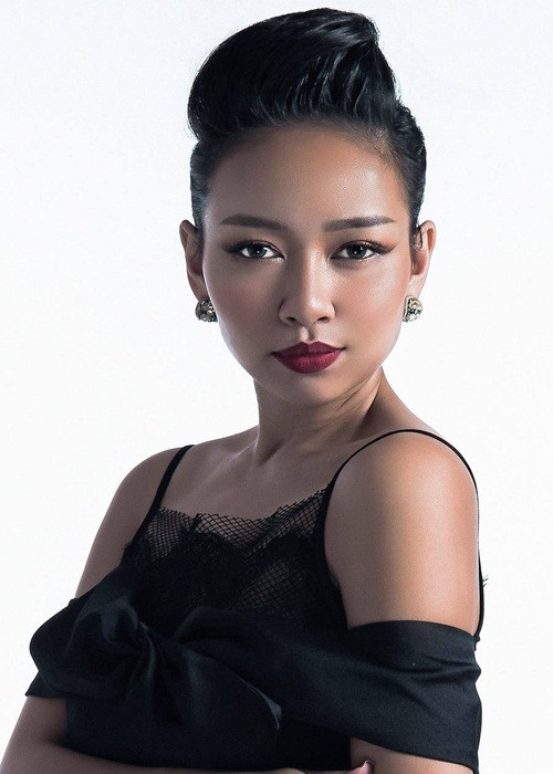 Cô chia sẻ: “Tôi đơ hết cảm xúc trong một thời gian khá dài dù hiểu rằng chuyện đã rồi. Sau đó tôi về Australia dự đám tang của anh. Đau buồn là dĩ nhiên nhưng vẫn phải tỉnh táo để tiếp tục sống và làm việc nữa”.