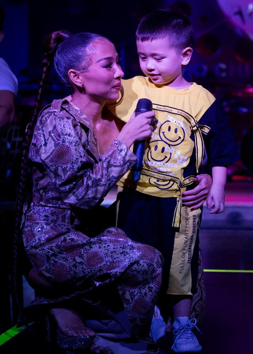 Thảo Trang chia tay bạn trai người Mỹ rồi sinh bé Alex. Nữ ca sĩ cho hay: “Thời điểm đó tôi đã muốn làm mẹ còn bố của Alex vì yếu tố công việc và ở xa nên cũng ít có thời gian để kết nối được với tôi”. Không may, bố bé Alex qua đời vào năm 2019 vì tai nạn giao thông.