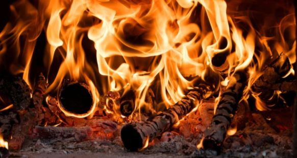 Số 6 và số 7: Hỏa: Đây là người sống đầy đam mê và nhiệt huyết. Giống như ngọn lửa, họ thích phiêu lưu và khám phá cuộc sống. Ở họ có sự quyến rũ khiến người khác không thể rời mắt. Người khác sẽ cảm thấy họ có sự bốc đồng và liễu lĩnh. Tuy nhiên, đôi khi người này quá để tâm những vấn đề nhỏ nhặt và tự khiến cuộc sống của mình trở nên căng thẳng. 