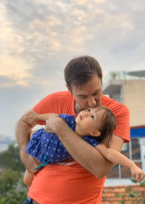 Nữ diễn viên cho biết, ông xã của cô không phải là đại gia, vợ chồng cô độc lập về kinh tế, chủ động chi tiêu những khoản cá nhân và khoản chung nếu cần.