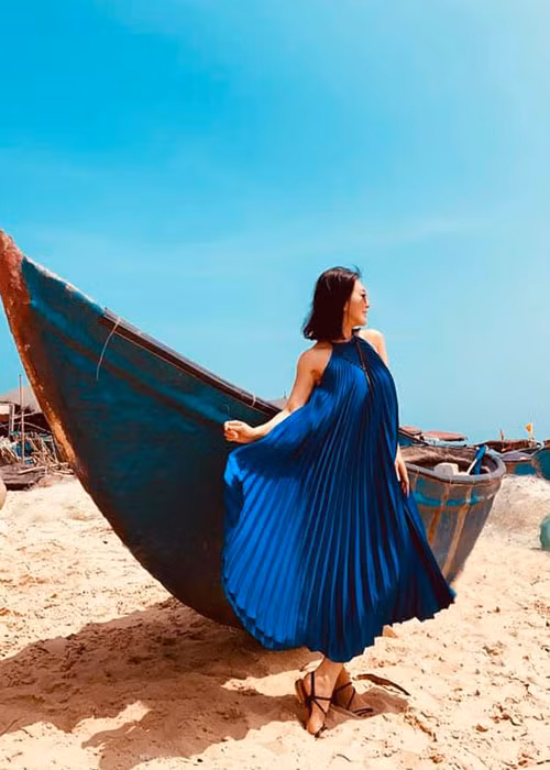 Về nước từ cuối năm 2020, Kỳ Duyên vừa chạy show vừa dành thời gian nghỉ dưỡng. Ngoài ra, bà mẹ hai con còn đi làm từ thiện.