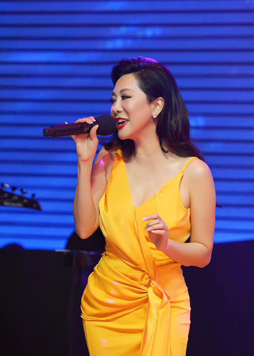 Hiện tại, bà mẹ hai con tận hưởng cuộc sống độc thân sau 2 lần ly hôn, trải qua 1 cuộc tình kéo dài 10 năm.